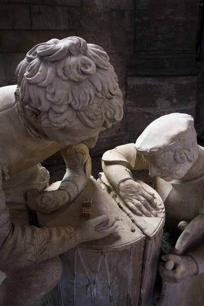 De Graflegging en de flauwte van de Maagd, detail: bewakers werpen loten om de tuniek van Christus door Ligier Richier
